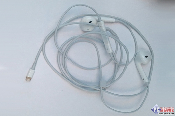 Earpods-Lightning.jpg